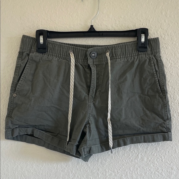 Vuori Pants - Vuori Women’s Ripstop Olive Army Green Shorts DAMAGED ZIPPER size S